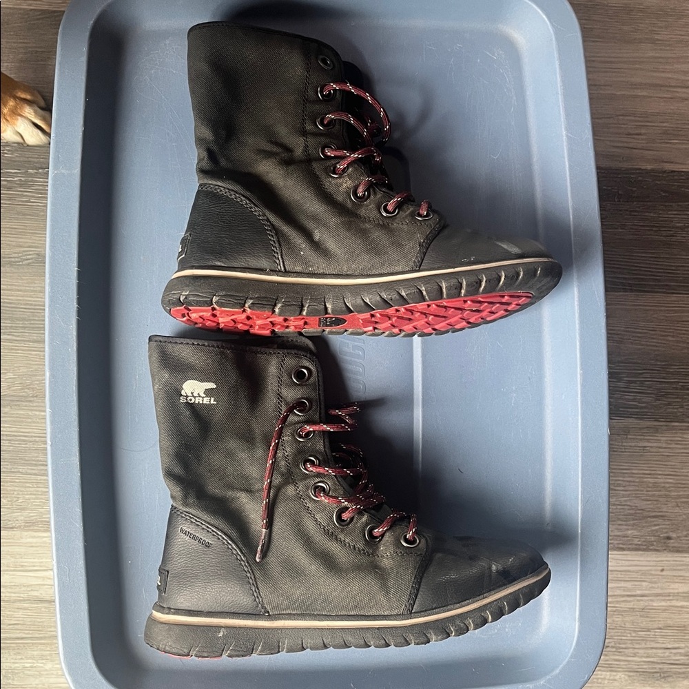Sorel lace up winter fall boots with fleece lining